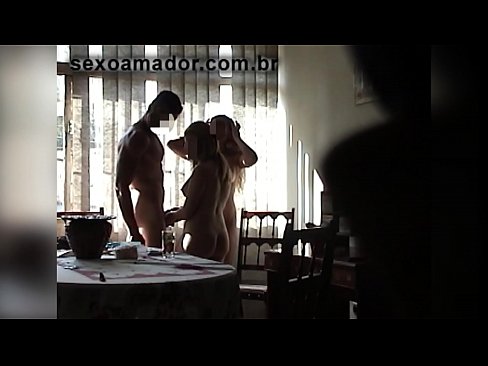 ❤️ Cov phooj ywg sib deev caw ib tug txiv neej loj thiab ib tug threesome nrog nws ️❌ Fucking video ntawm peb ﹏
