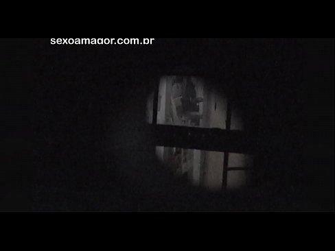 ❤️ Blondie tau zais cov yeeb yaj kiab los ntawm ib tus neeg nyob ib puag ncig voyeur zais tom qab hollow cib ️❌ Fucking video ntawm peb ﹏