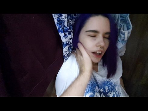 ❤️ Pom kuv tus ntxhais hauv lub txee dai khaub ncaws thiab pab nws cum ️❌ Fucking video ntawm peb ﹏